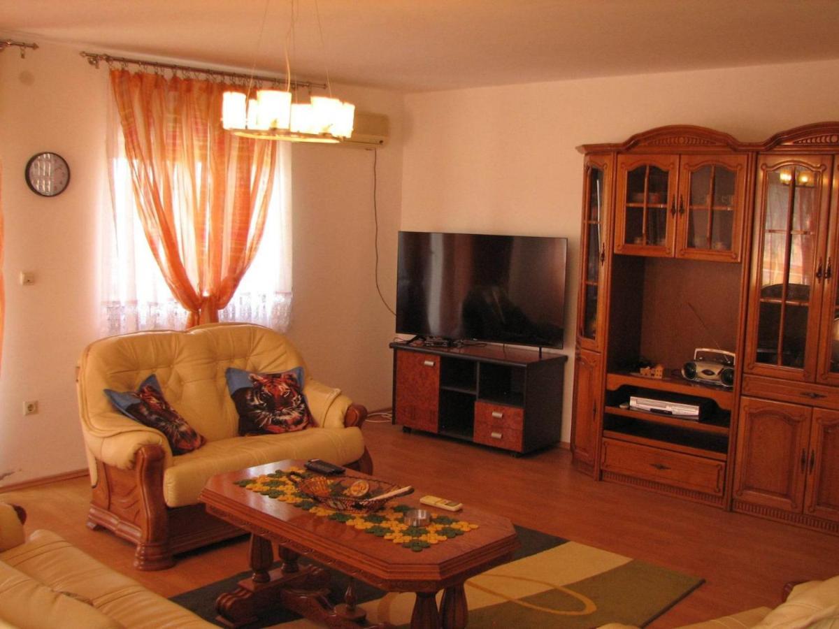 Jovana A Apartment
